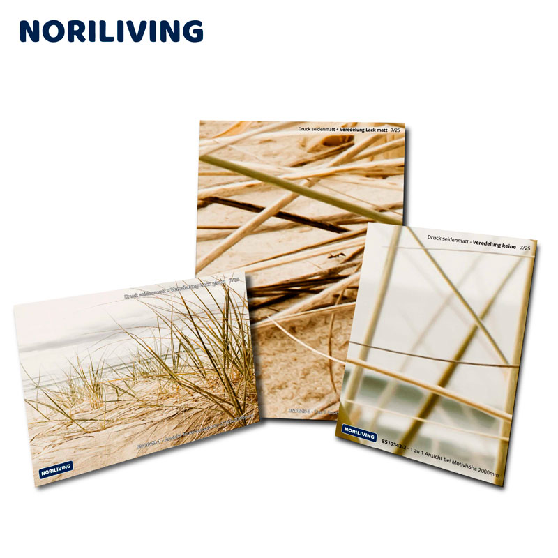 Drei Kunstplatten von NORILIVING mit Motiven von Gräsern und Sandstrand