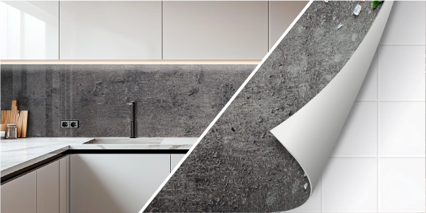 Küchenrückwand in Betonoptik, die als abziehbare Folie über weißen Fliesen angebracht ist
